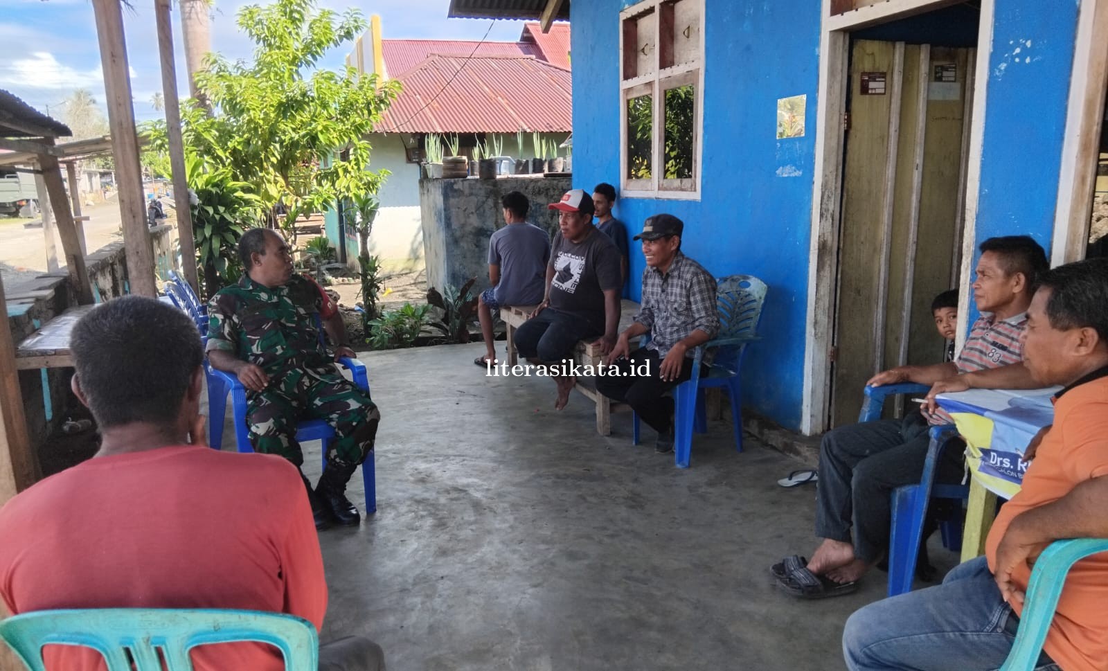 Babinsa Koramil 1514-03/Wayabula Ajak Warga Tiley Kusu Perkuat Sinergi Jaga Kondusifitas Wilayah
