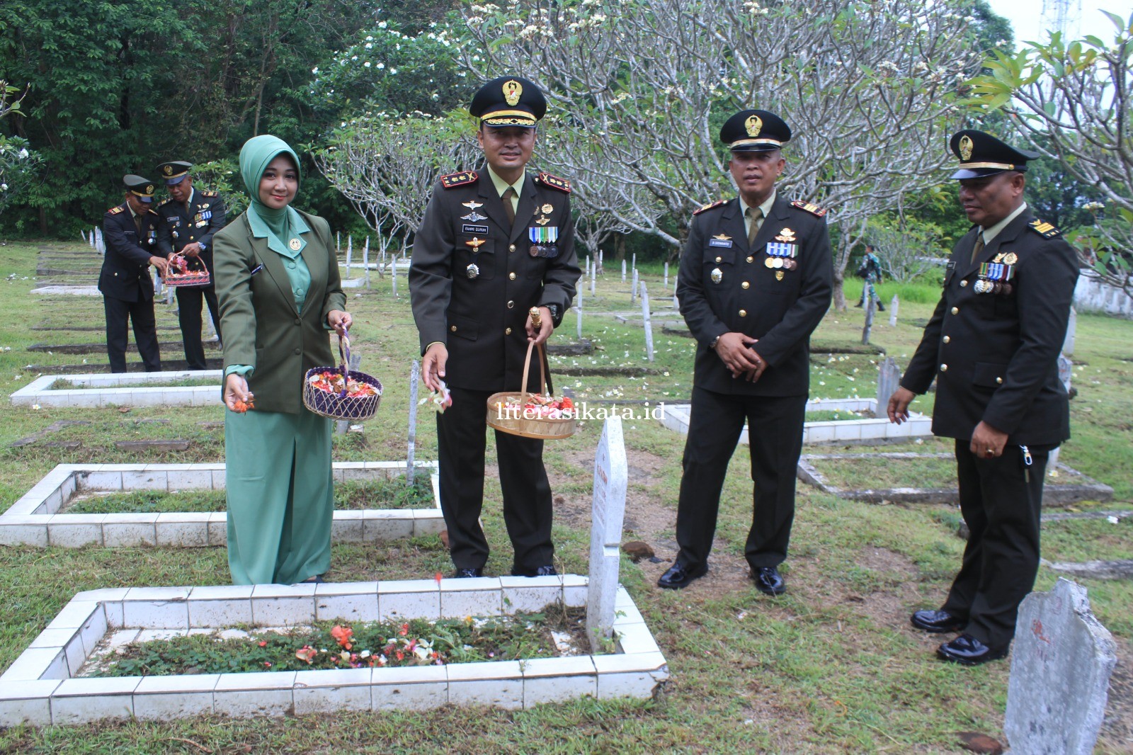 Dandim 0617/Majalengka Pimpin Upacara Ziarah Nasional HUT TNI ke-80 di TMP Sawala