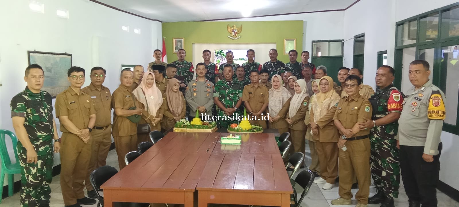 Danramil Majalengka Sambut Ucapan Dirgahayu HUT TNI ke-80 dari Muspika dan Polsek Cigasong