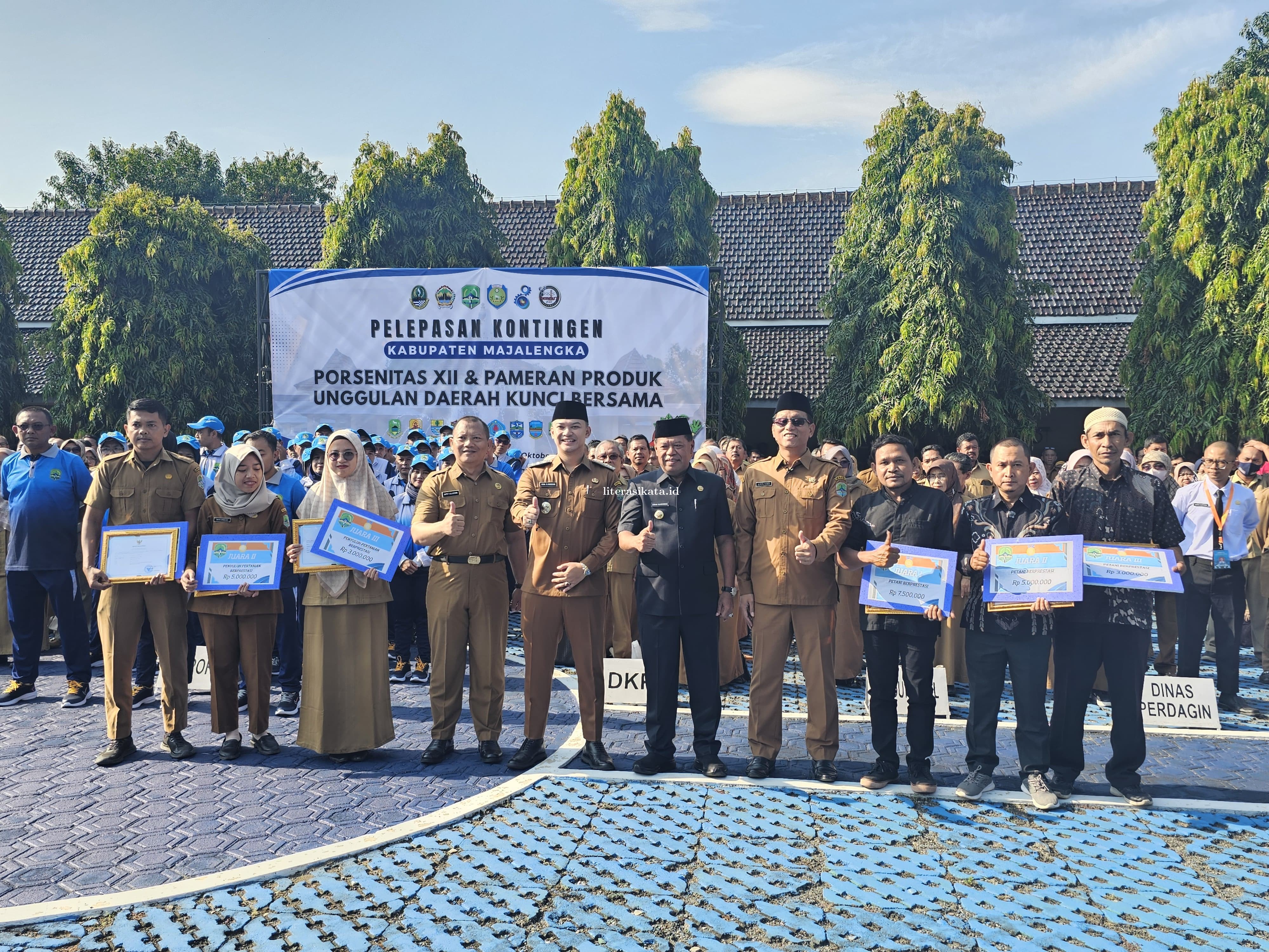 Untuk Mewujudkan Kedaulatan Pangan Bupati Beri Penghargaan terhadap Penyuluh dan Petani Berprestasi