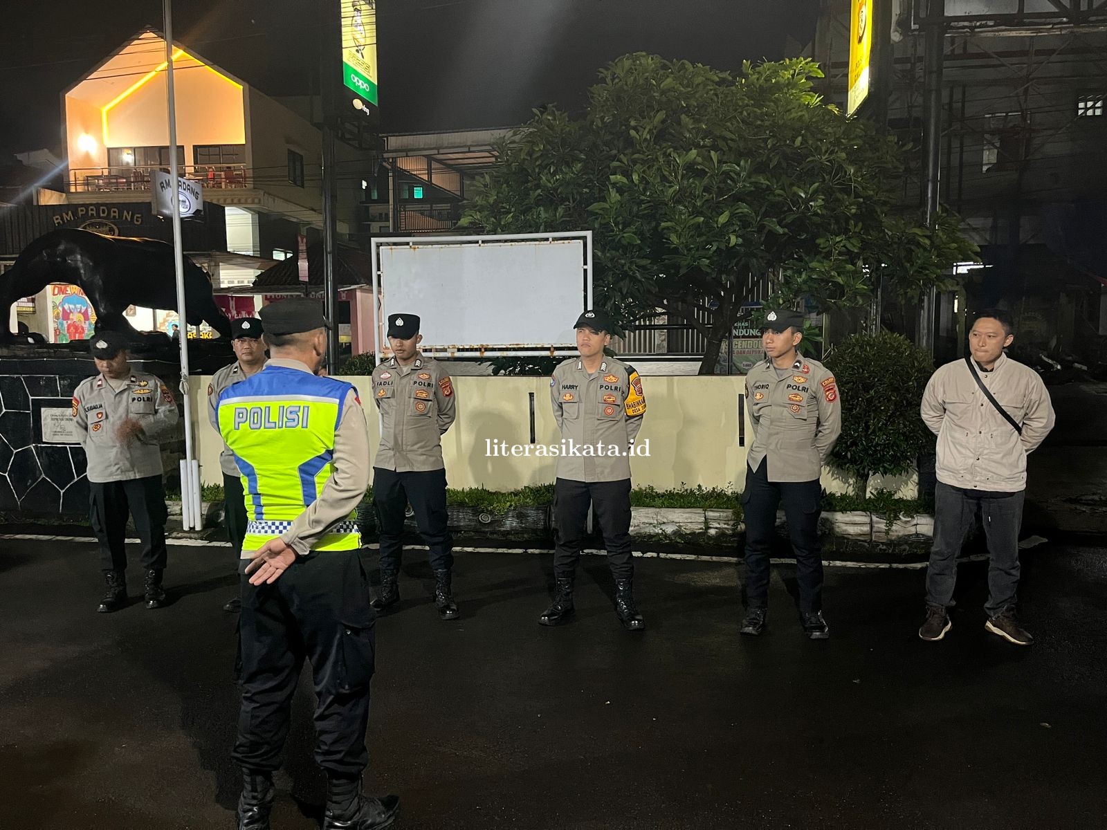 Antisipasi Aktivitas Geng Motor, Polsek Cikijing Laksanakan Apel dan Patroli Malam